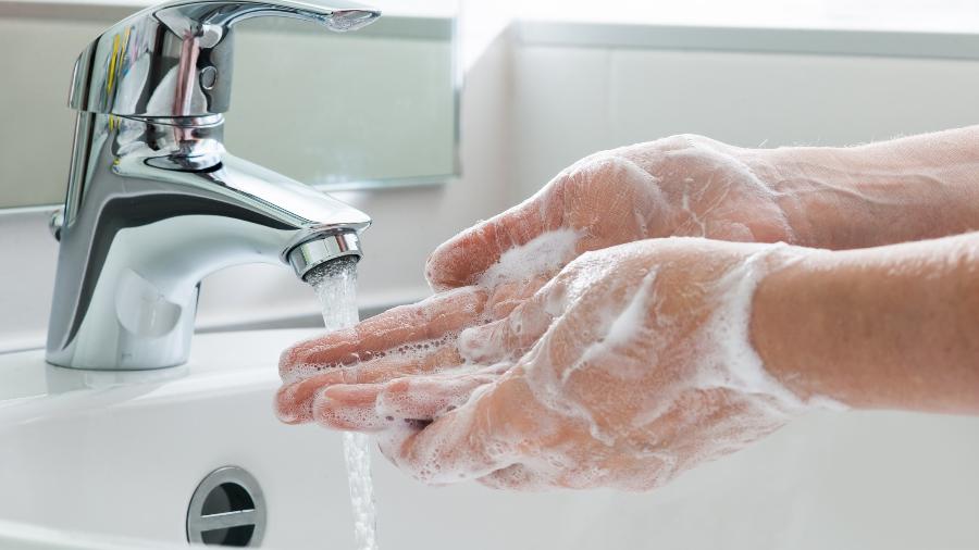 Recomendações na quarentena incluem lavar as mãos sempre que possível - Foto: iStock