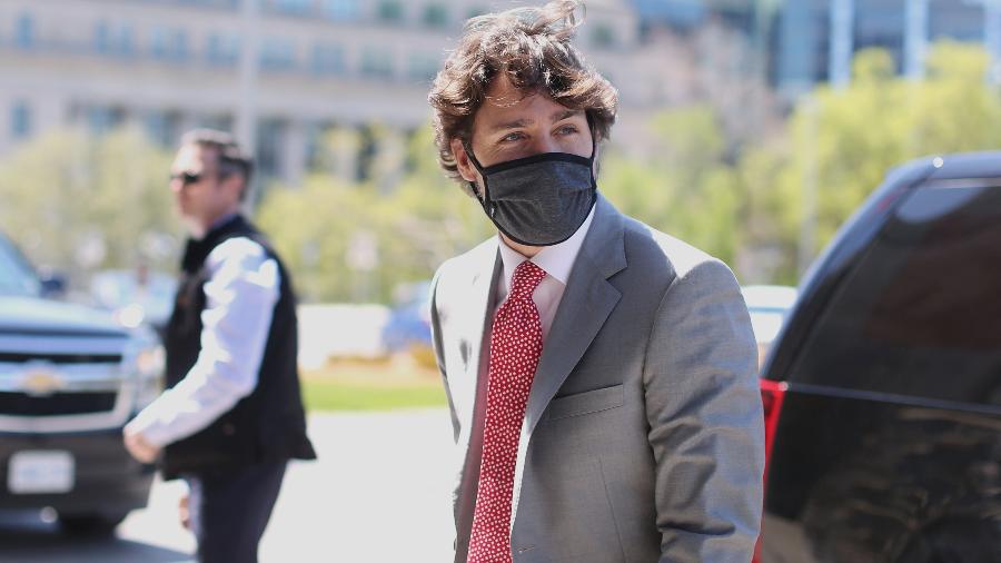 20.mai.2020 - O primeiro-ministro do Canadá, Justin Trudeau, chega à Colina do Parlamento para comitê sobre a pandemia de covid-19 - Dave Chan/AFP