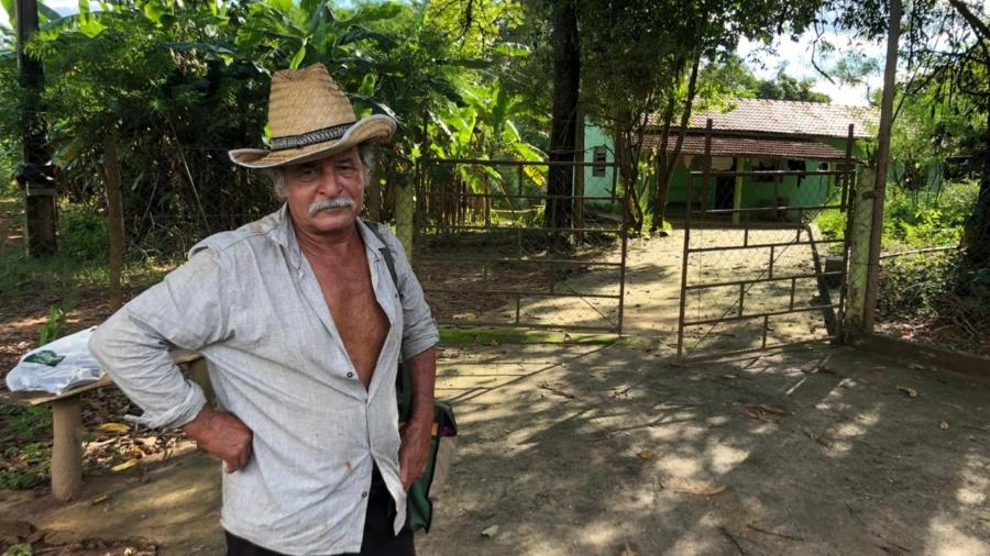 José Elivaldo Reis saiu da casa onde morou a vida toda por prevenção contra o rompimento da barragem - Lucas Borges Teixeira/UOL