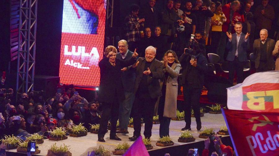 Lula, Dilma, Alckmin e Janja no principal evento da viagem a Porto Alegre - JOSÉ CARLOS DAVES/FUTURA PRESS/ESTADÃO CONTEÚDO
