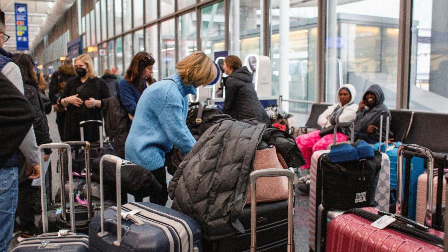11.jan.2023 - Passageiros aguardavam normalização de voos em aeroporto de Chicago, nos EUA - Jim Vondruska/Reuters