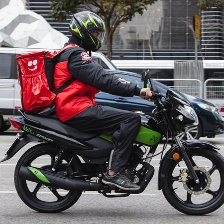 Novo relatório do PLP 152 não prevê corrida mínima de R$ 10 para entregadores