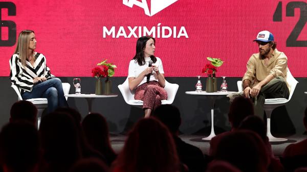 Renata Gomide, VP do Grupo Boticário; Juliana Cury, CMO do Itaú Unibanco; e Dani Waks, VP da Ambev, participaram do Maximídia 2026