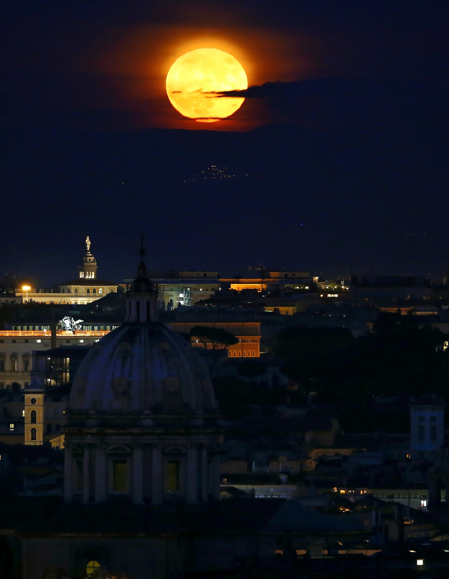 Fotos: Maior superlua em 68 anos é vista pelo mundo - 14/11/2016 - UOL ...