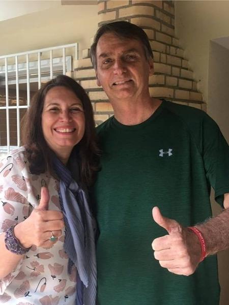 Bia Kicis ao lado de Jair Bolsonaro durante campanha de 2018 - Facebook/Bia Kicis