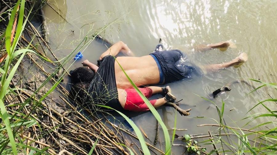 Corpo do migrante salvadorenho Óscar Martínez Ramírez e sua filha foram encontrados no Rio Bravo em Matamoros, estado de Tamaulipas, fronteira entre México e Estados Unidos - Reuters