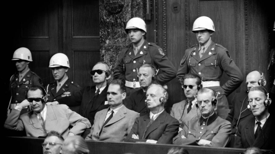 Foto de 1º de janeiro de 1946 mostra criminosos nazistas no julgamento de Nuremberg - Stringer/AFP