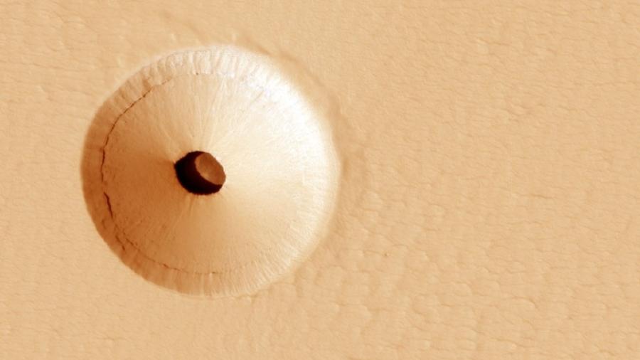 Nasa descobre entrada de caverna em Marte que poderia ter abrigado vida no planeta  - Nasa/JPL/U. Arizona