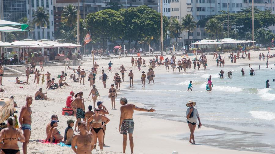 28.mar.2021 - Movimentação na praia de Copacabana no último domingo (28), apesar das medidas restritivas - BRUNO MARTINS/FUTURA PRESS/FUTURA PRESS/ESTADÃO CONTEÚDO