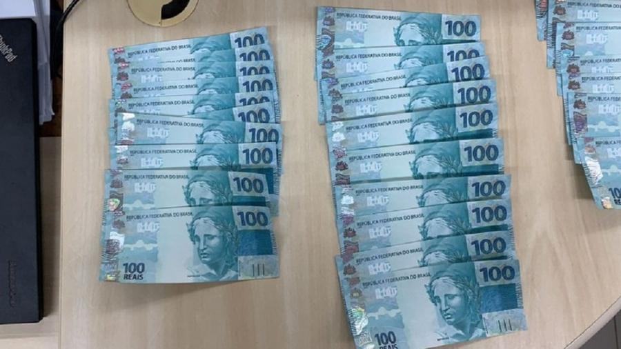 Uma mulher foi presa com R$ 8.000 em cédulas falsas pela PF (Polícia Federal) numa agência dos Correios em São Luís, no Maranhão. - Divulgação/PF