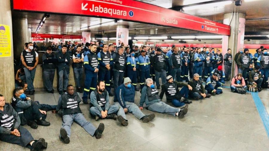 Metroviários fizeram assembleia e decidiram desmarcar greve que seria realizada nesta quarta-feira (25) - Sindicato dos Metroviários de São Paulo/Divulgação