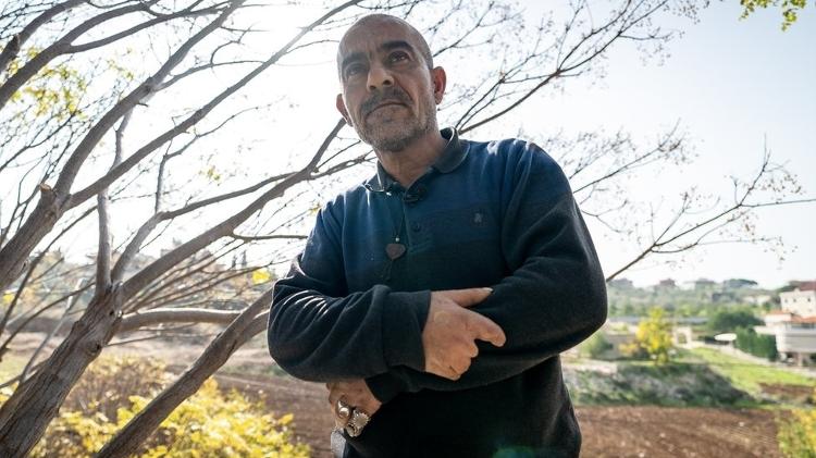 Haidar Maarouf lost the fingertips of one hand when a landmine exploded while planting a tree in Haidar's garden - BBC - BBC