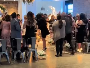 Vestido de noiva pega fogo durante cerimônia de casamento nos EUA; veja