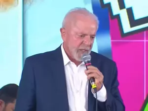 Em evento na BA, Lula ignora questionamentos sobre dinheiro no Pé-de-Meia