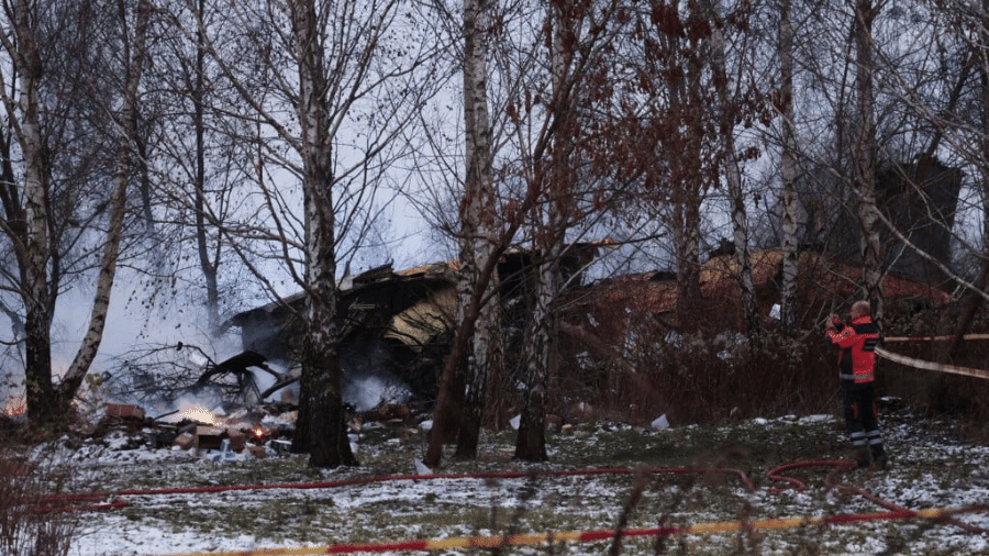 Avião de carga caiu perto do aeroporto de Vilnius, na Lituânia