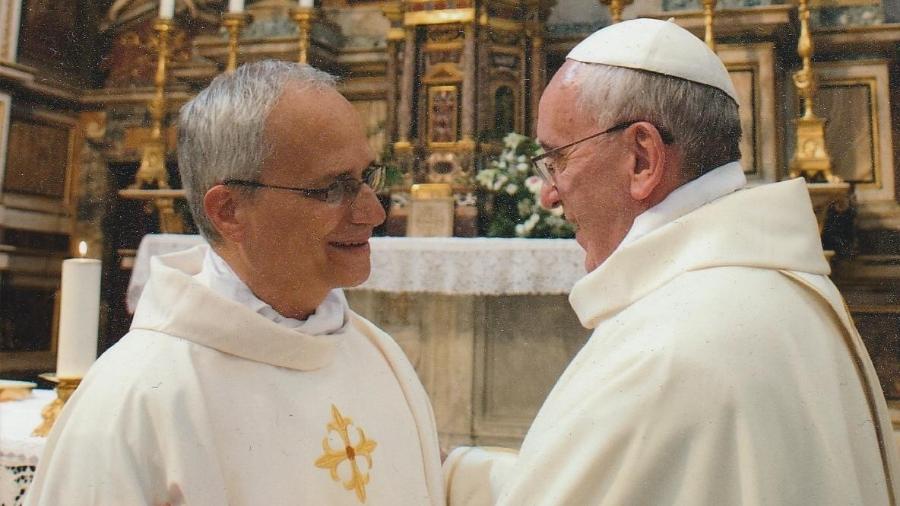 Cardeal Robert Prevost em encontro com o papa Francisco Cardeal Robert Prevost em encontro com o papa Francisco