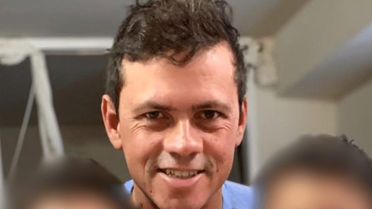 Ele tem esposa e dois filhos que nasceram no país