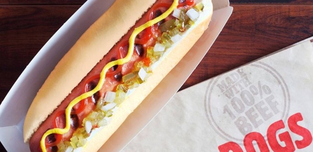 Hot dog "clássico", com ketchup, mostarda, cebola picada e tempero, custará US$ 1,99 - Divulgação