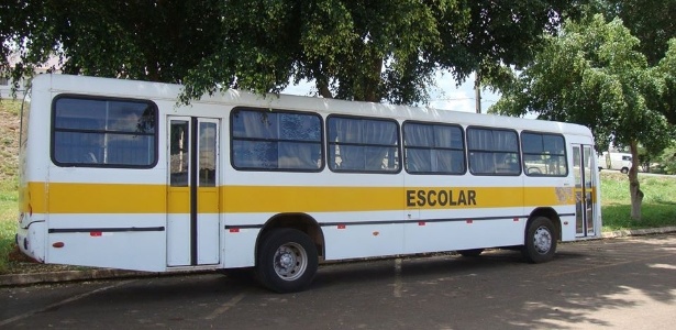 Estudante se feriu gravemente ao cair da porta dianteira de um ônibus escolar em GO - Adélcio Vieira/Facebook ConexãoBR
