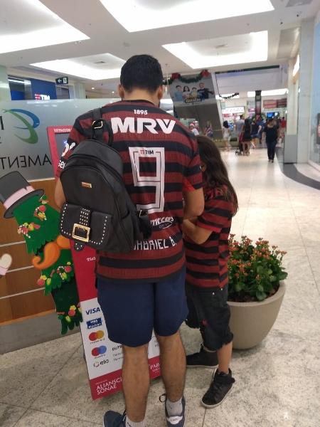 Pedro Lelis, vascaíno, usa camisa do Flamengo para torcer com o sobrinho, Kevyn - Arquivo pessoal