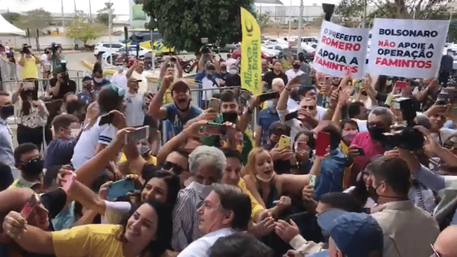 O presidente Jair Bolsonaro gerou aglomeração em aeroporto de Campina Grande, na Paraíba  - Reprodução/Facebook