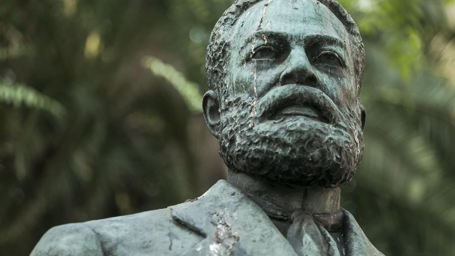 Especial Monumentos -  Busto do jornalista e abolicionista Luiz Gama, no Largo do Arouche - Keiny Andrade/UOL
