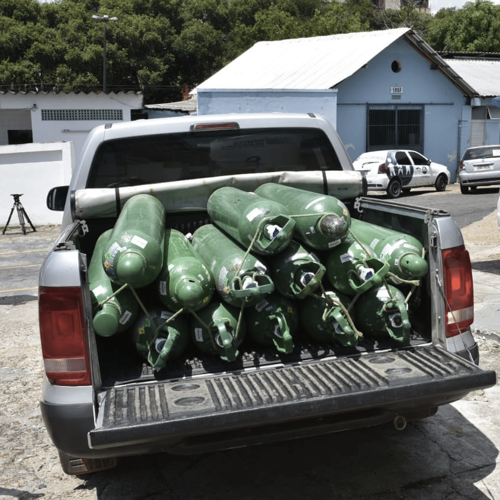 Polícia Civil de Manaus acabou de apreender um caminhão cheio de cilindros  de oxigênio - Perfil News