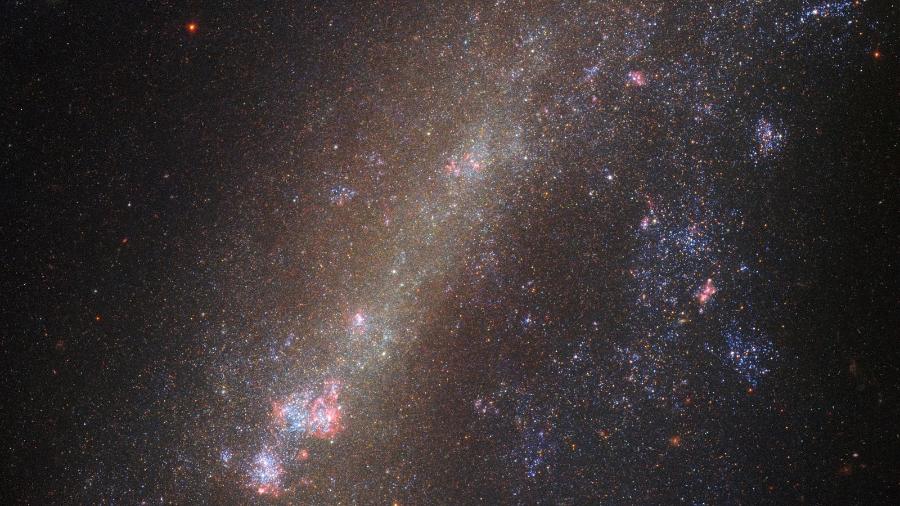 Imagem do telescópio Hubble mostra a galáxia IC1727 em interação com o seu vizinho próximo NGC 672 (que está fora do quadro) - Nasa/ Hubble/ ESA 