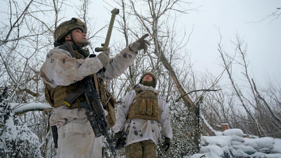 Soldados da Ucrânia; embaixador diz que vida segue normal no país - REUTERS/Maksim Levin