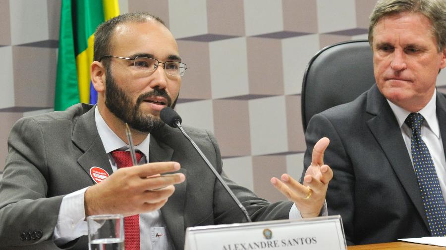Alexandre Santos (à esquerda) é servidor do Inep desde 2008 e reclama que seu artigo foi barrado - Agência Senado