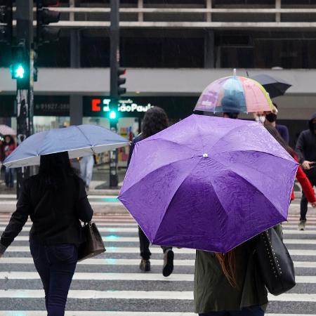 Frente fria distante: Guarda-chuvas só devem voltar a usados a partir do dia 19