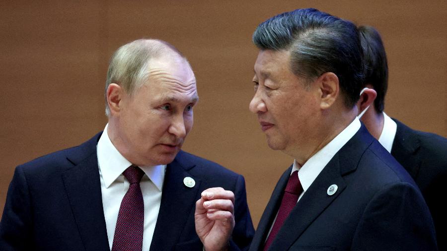 Presidente da Rússia, Vladimir Putin, e o líder chinês Xi Jinping estiveram juntos no Uzbequistão em setembro passado - Sputnik/Sergey Bobylev/Pool via REUTERS