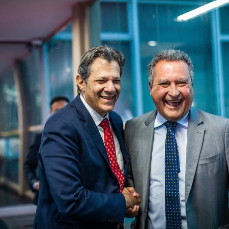 Haddad e Rui Costa sorriem durante entrevista dos ministros em Brasília Haddad e Rui Costa sorriem durante entrevista dos ministros em Brasília