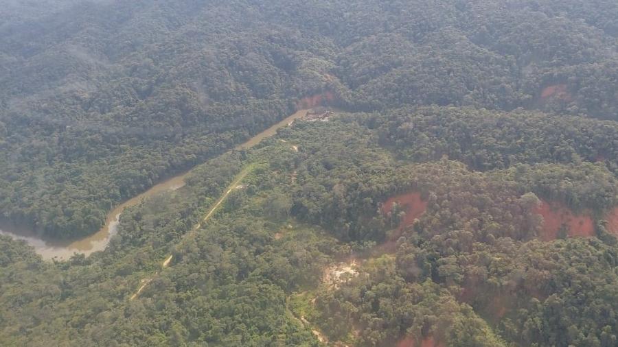 Garimpeiros abrem pistas e deslocam 'hubs aéreos' para território venezuelano