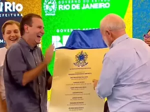 No Rio, Lula inaugura terminal e brinca com Paes: 'Pare de pedir dinheiro'