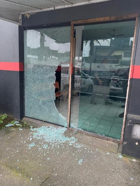 Criminosos atacam base da PM no Guarujá, litoral de SP