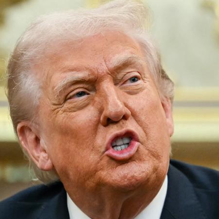 O presidente dos EUA, Donald Trump, durante uma reunião no Salão Oval da Casa Branca