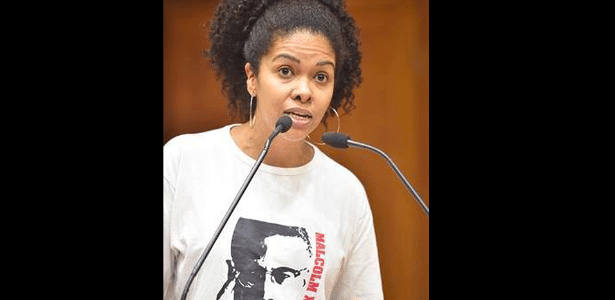 A camiseta da vereadora Karen Santos (PSOL) gerou discussão na Câmara - Elson Sempé Pedroso/CMPA