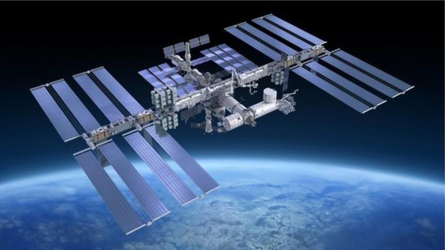 Segundo a agência espacial russa, Roscosmos, a probabilidade de um impacto de lixo contra a Estação Espacial Internacional (ISS) aumentou 5% após teste de armas antissatélite realizado pela Índia - Getty Images
