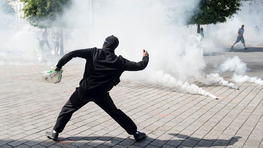 Cerca de 30 manifestantes foram presos e houve diversos confrontos com a polícia durante protesto em Nantes, no nordeste da França - ebastien Salom-Gomis/AFP