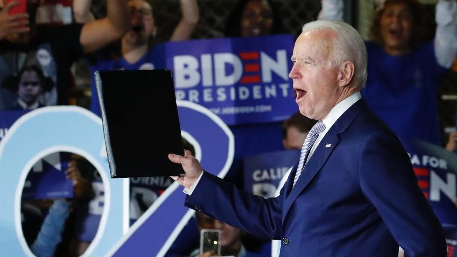Pré-candidato presidencial democrata Joe Biden comemora resultados da Super Terça - MIKE BLAKE