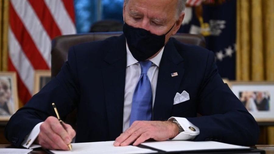 Uma das primeiras medidas de Biden foi interromper a construção do muro - Getty Images