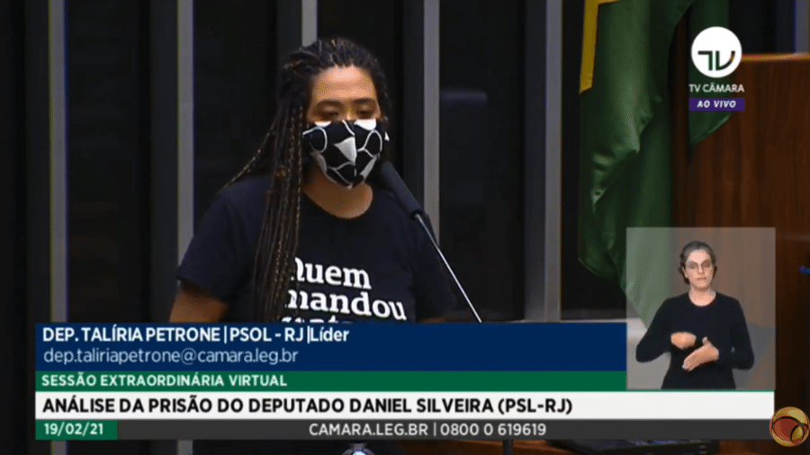 19.fev.21 - Deputada Talíria Petrone (PSOL) usa camisa "Quem mandou matar Marielle?" durante sessão do caso Silveira - Reprodução