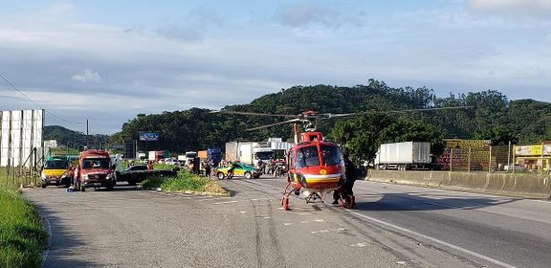 Em Santa Catarina | Caminhão arrasta moto por 33 km com vítima pendurada na cabine