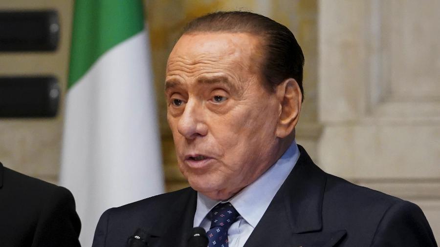 Ex-garota de programa relata pressão de ex-premiê Silvio Berlusconi, acusado dos crimes de prostituição de menores e abuso de poder - Livio Anticoli/AM POOL/Getty Images