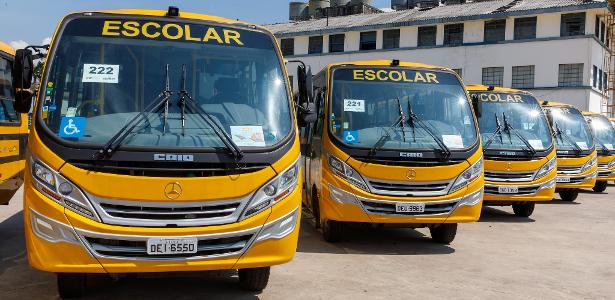 Ônibus escolares comprados pelo Ministério da Educação