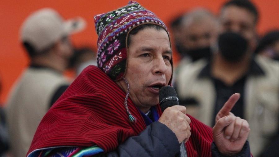 O presidente peruano Pedro Castillo durante evento em Aymara, próximo da fronteira com a Bolívia - Carlos Mamani/AFP