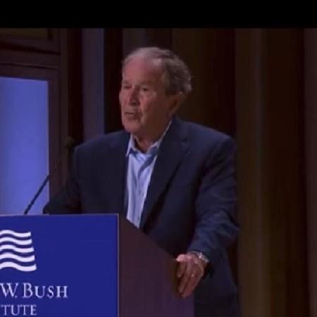 George W. Bush discursa em Dallas, no Texas - Reprodução/Twitter