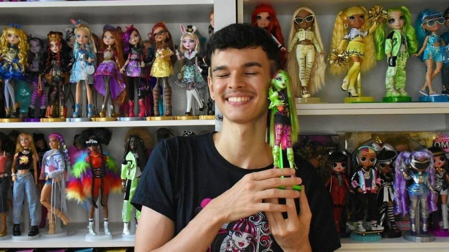 Filipe coleciona bonecas desde os 10 anos