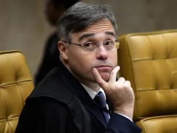 Por 9x1, STF nega pedido de Bolsonaro e mantém Moraes em inquérito do golpe